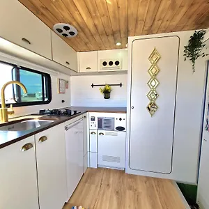 Camper Estatico Solo Para Alojar En El Frente Del Mar Camping